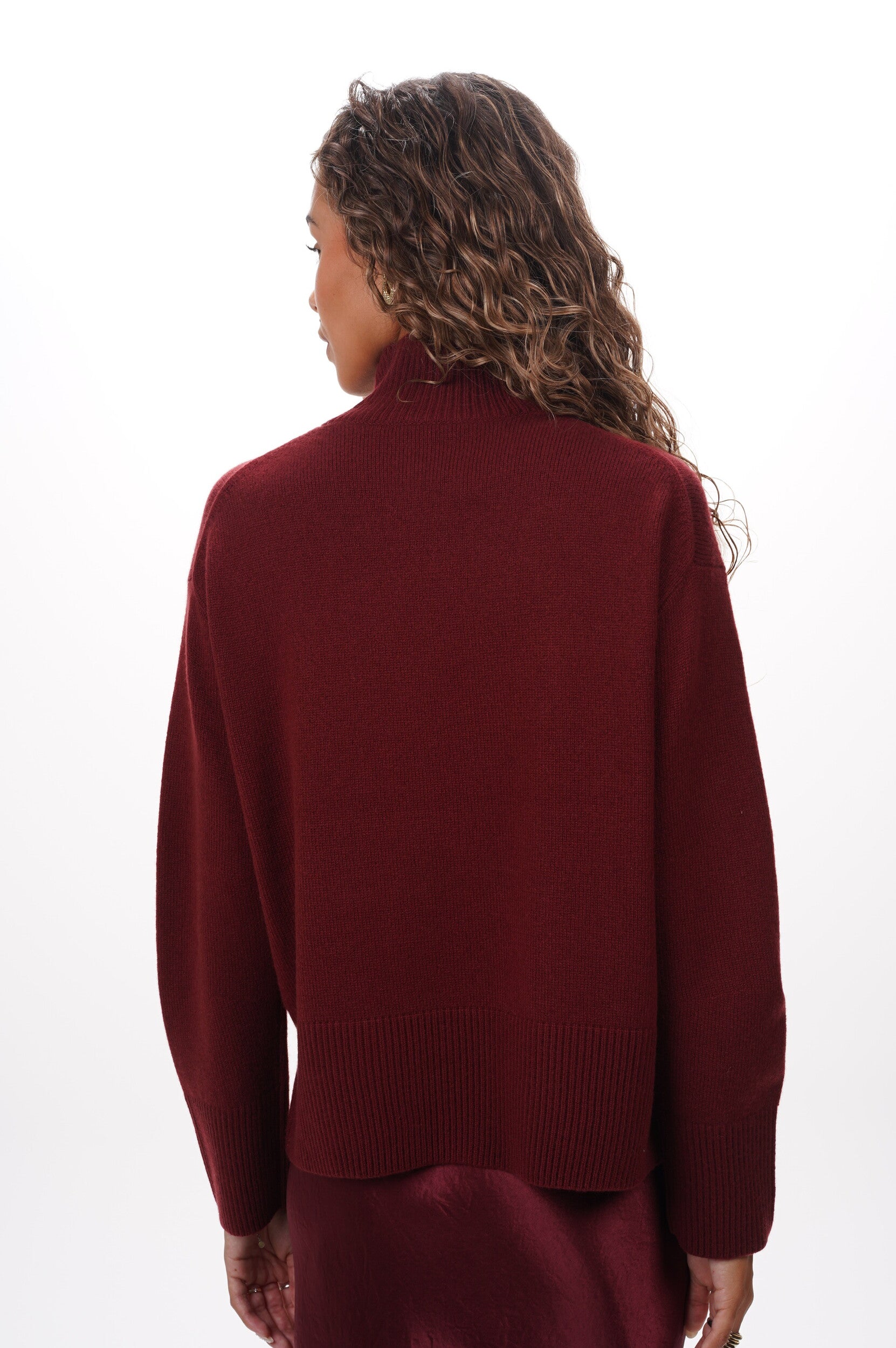 VINCE Pull Turtle neck side slit