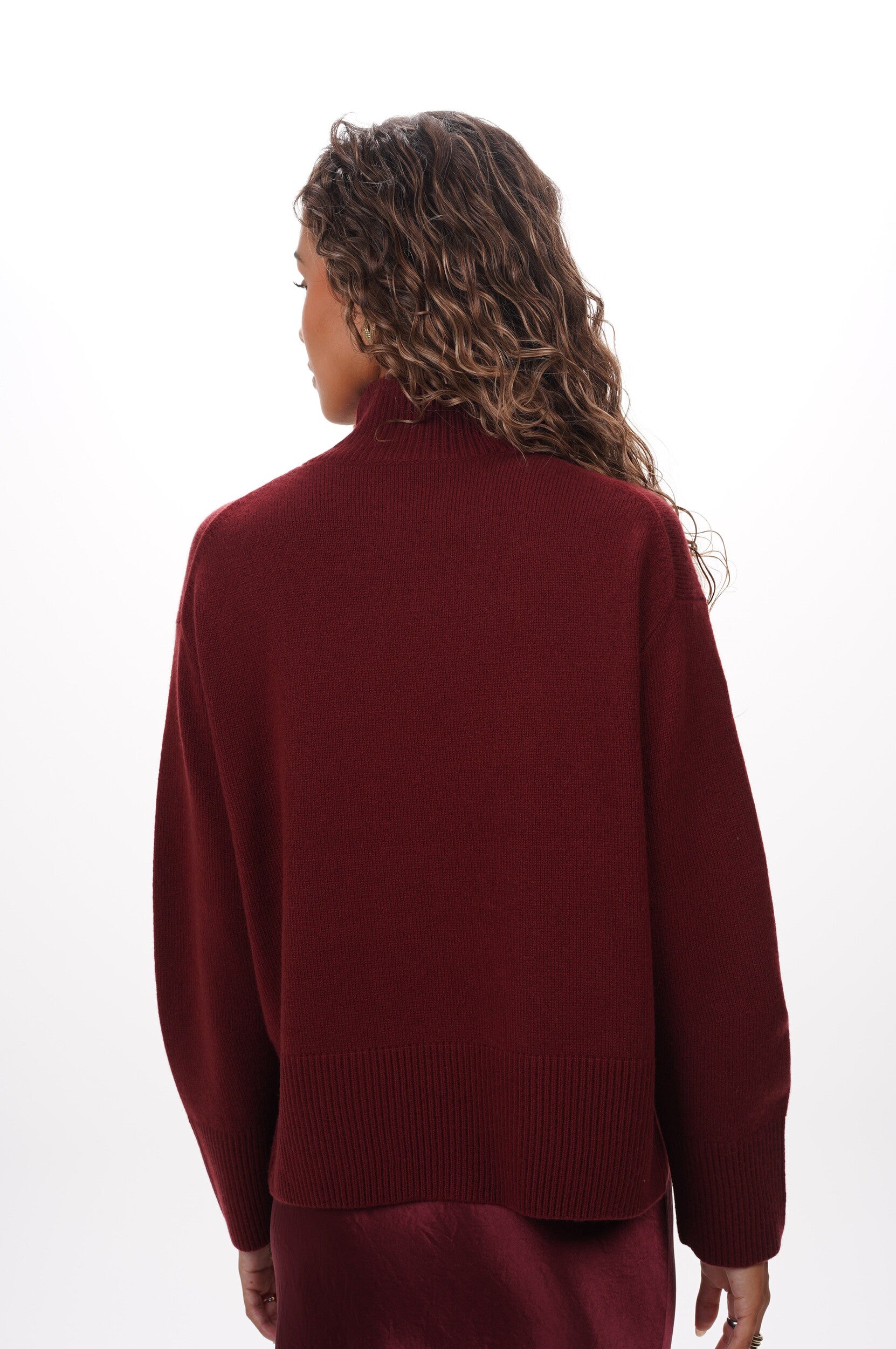 VINCE Pull Turtle neck side slit