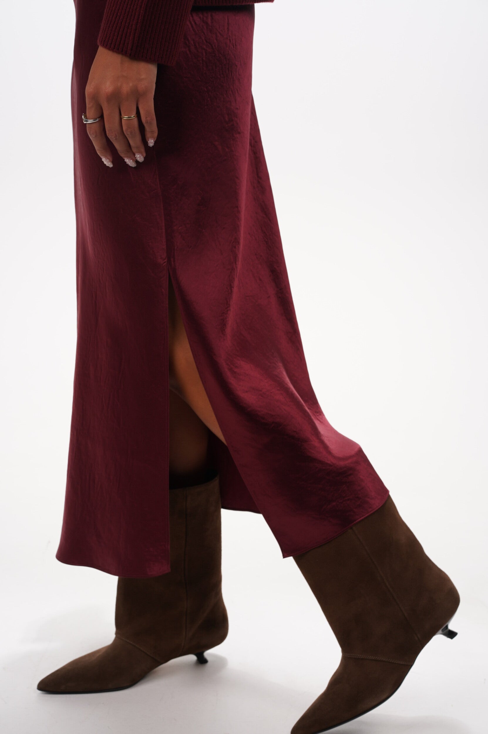 VINCE Skirt Long bias skirt with side slit