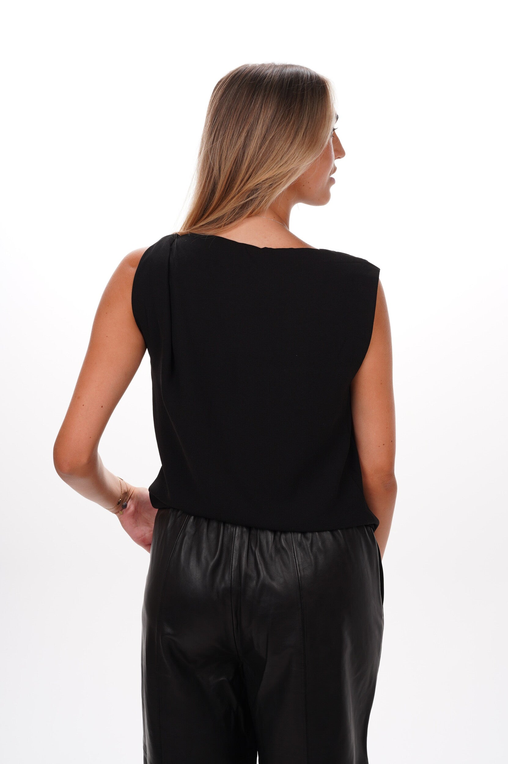 VINCE Top Draped shoulder slvls