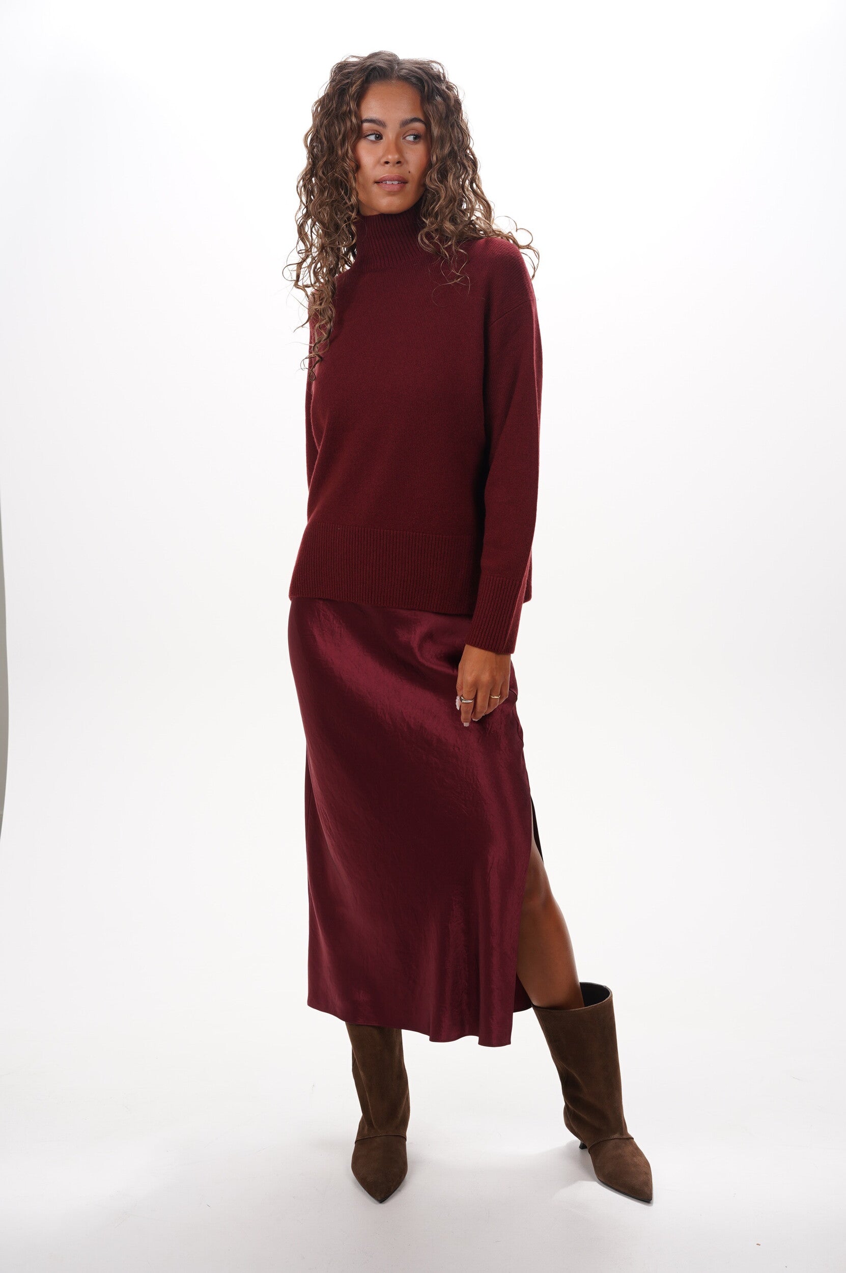 VINCE Skirt Long bias skirt with side slit