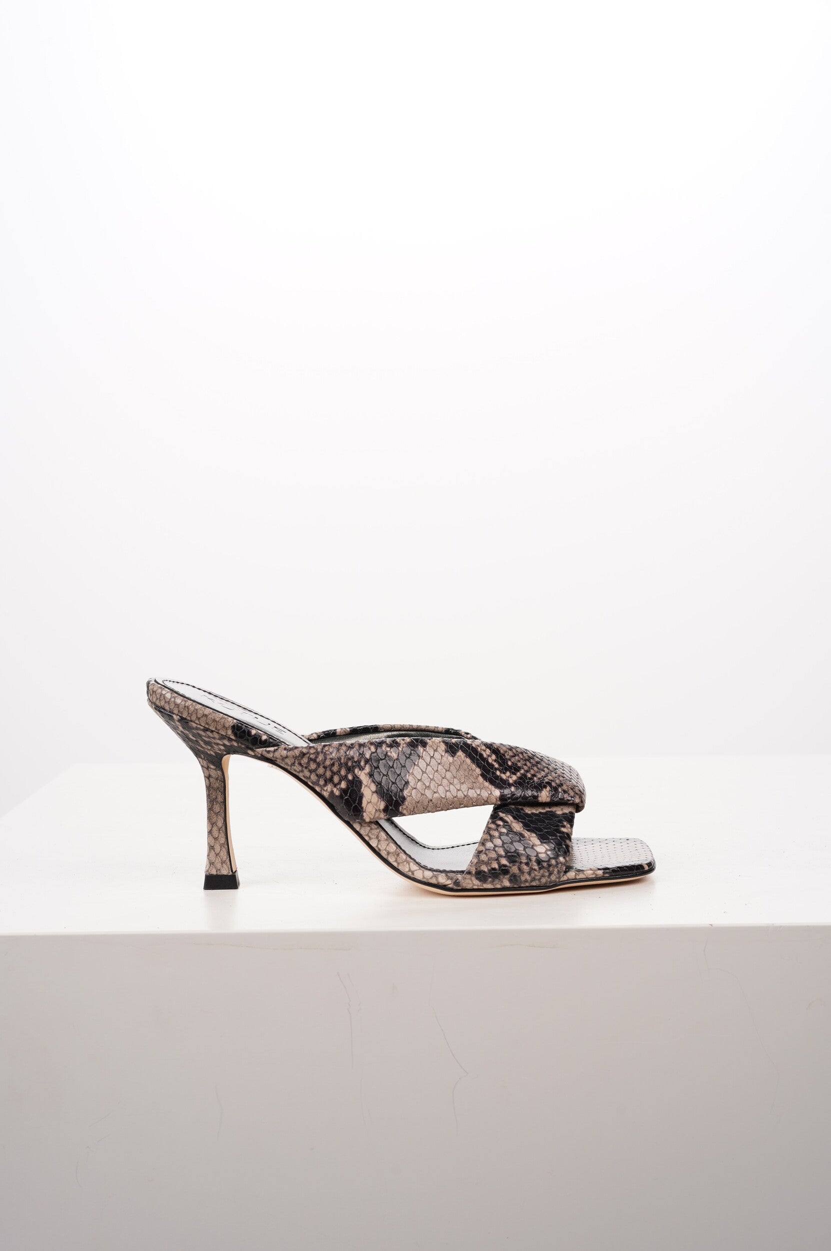 ROTUE Shoes 302 Midnight