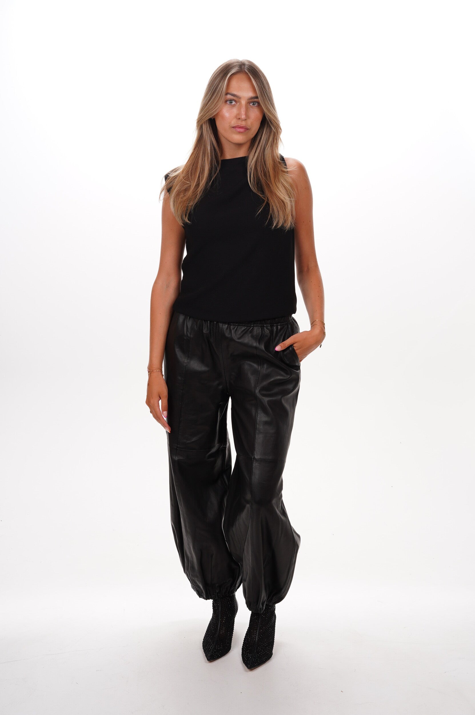 VINCE Top Draped shoulder slvls