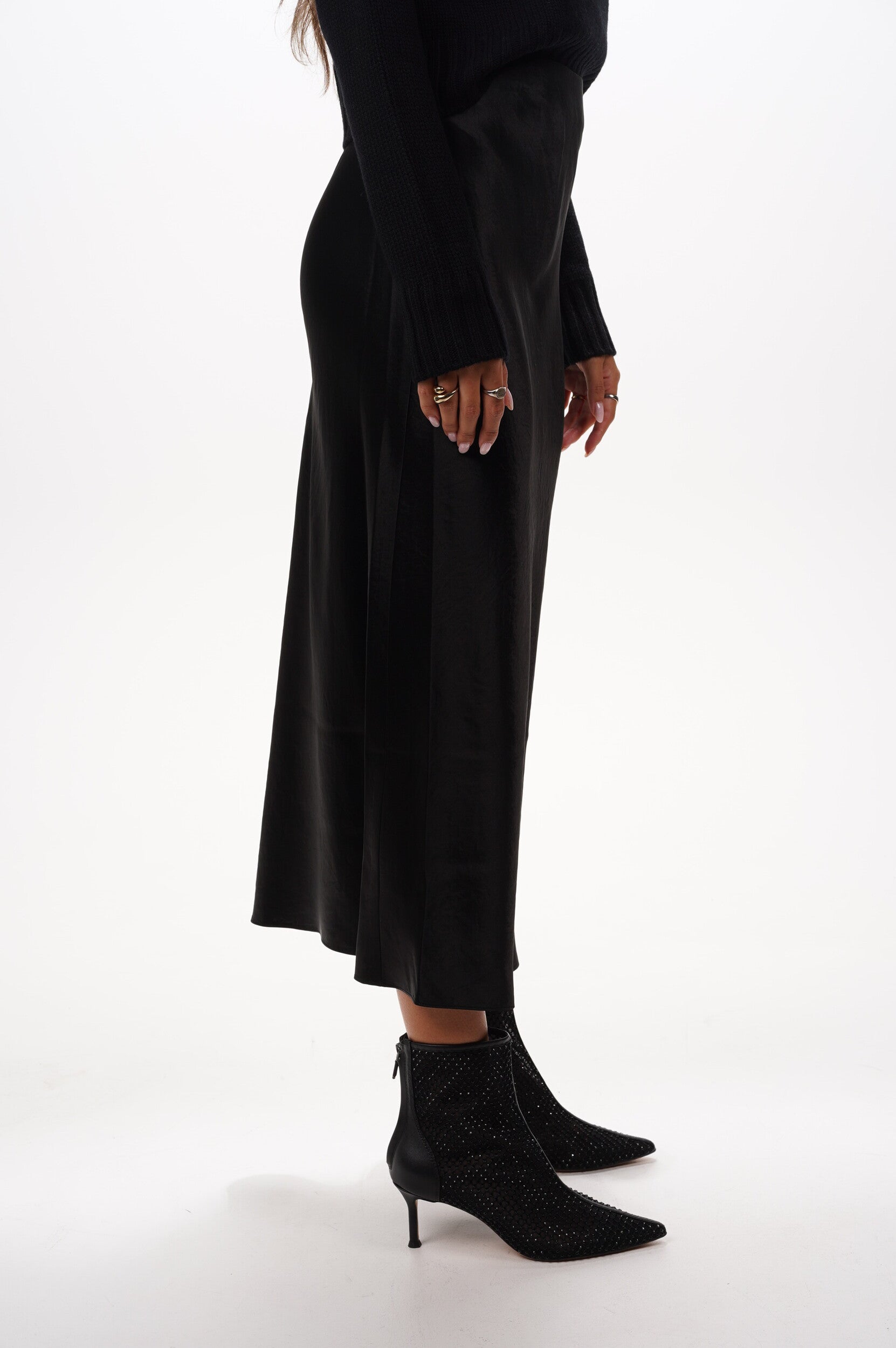 VINCE Skirt Long bias skirt with side slit