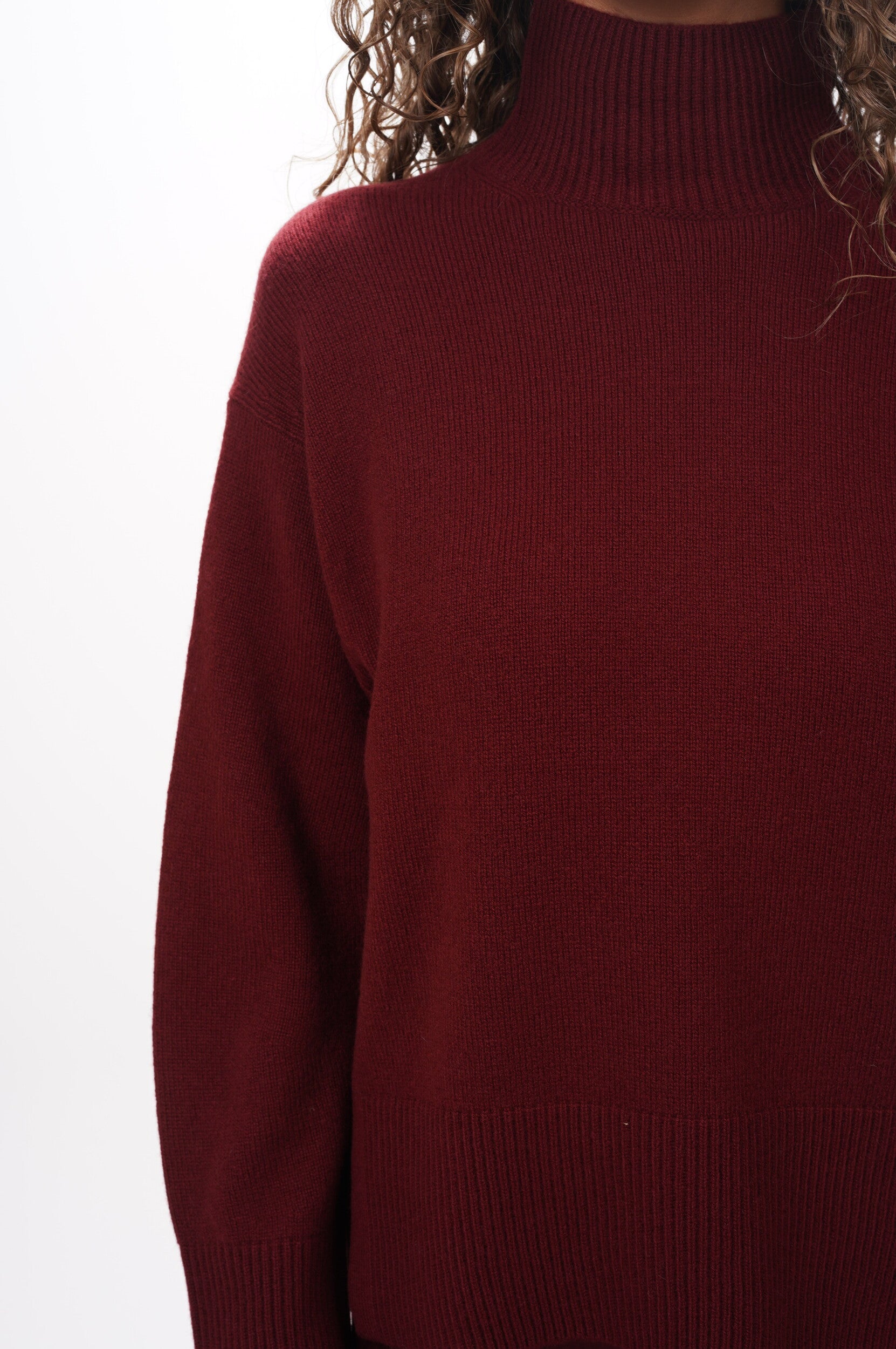 VINCE Pull Turtle neck side slit